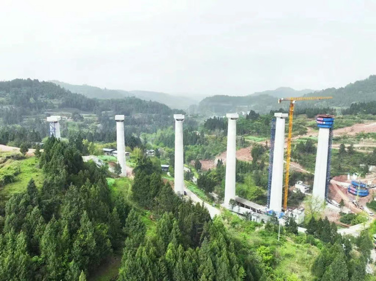 亭子口灌區(qū)一期工程唐家壩渡槽建設(shè)現(xiàn)場。.jpg